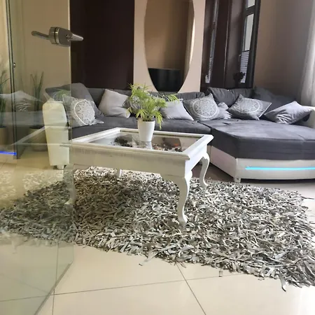 Apartment Wohnen Im Beauty Salon- Im Herzen Von