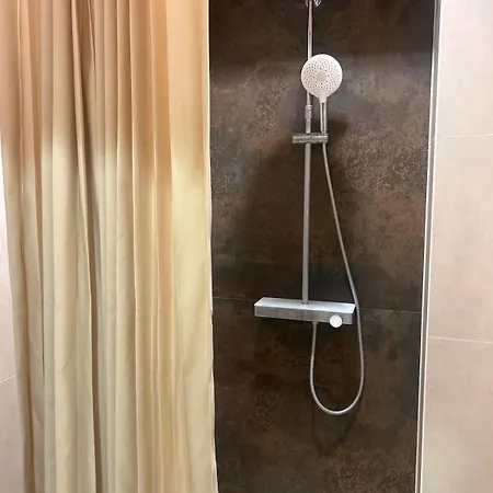 Lejlighed Wohnen Im Beauty Salon- Im Herzen Von *